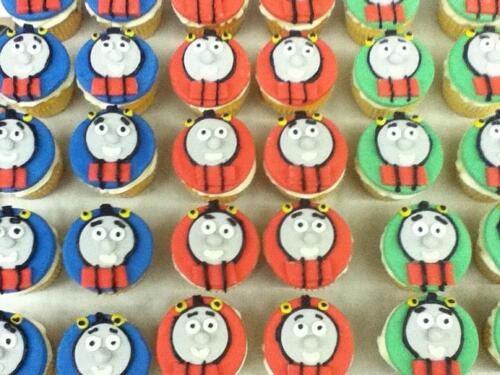 thomas-train-cupcakes